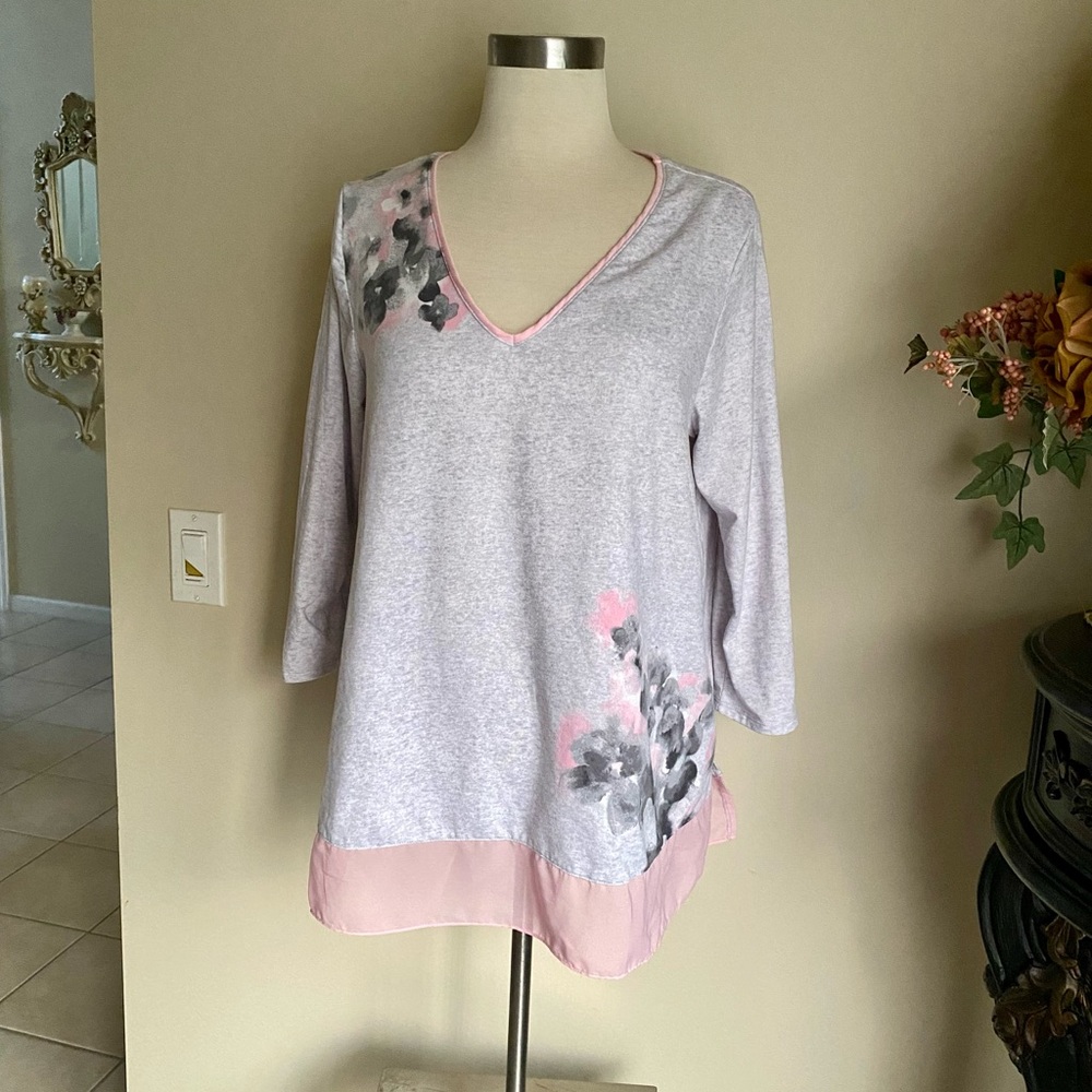 V-Neck Long Sleeve Floral Pullover Top blouse